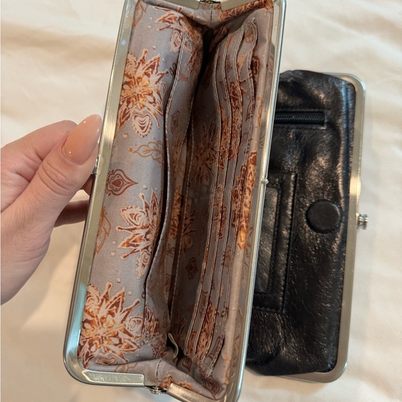 Hobo Lauren Clutch-Wallet - Picture 6 of 6